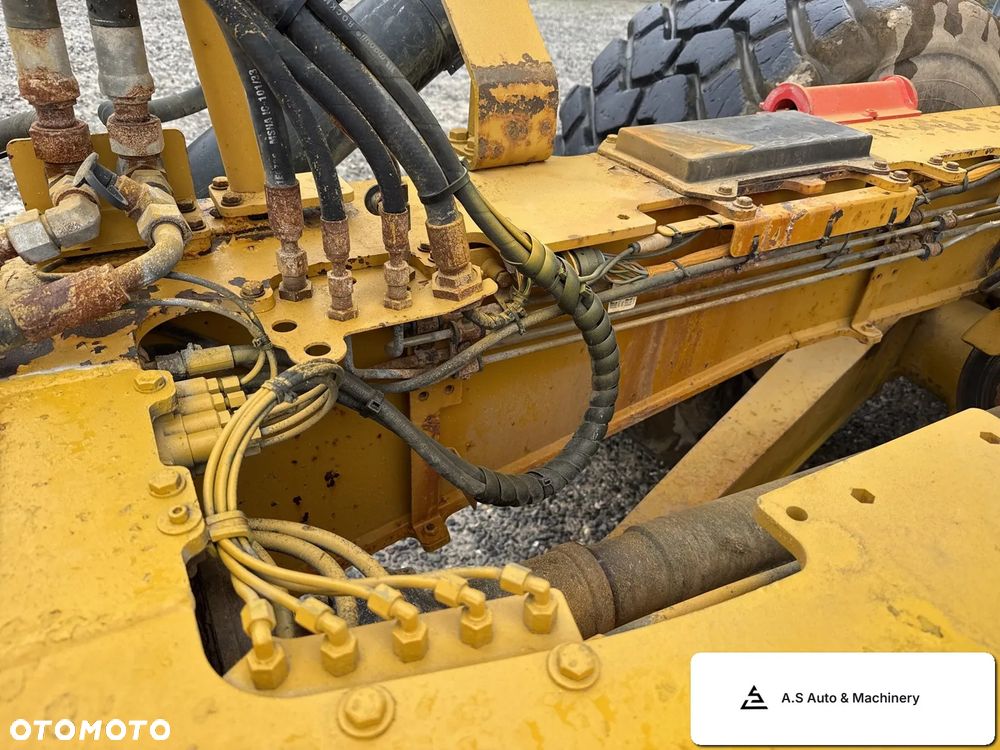 Caterpillar 730C - 12
