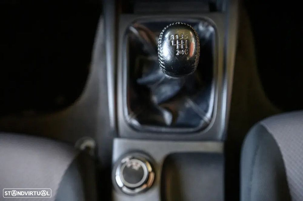 Mitsubishi L200 2.4 DI-D CD Invite 4WD - 29