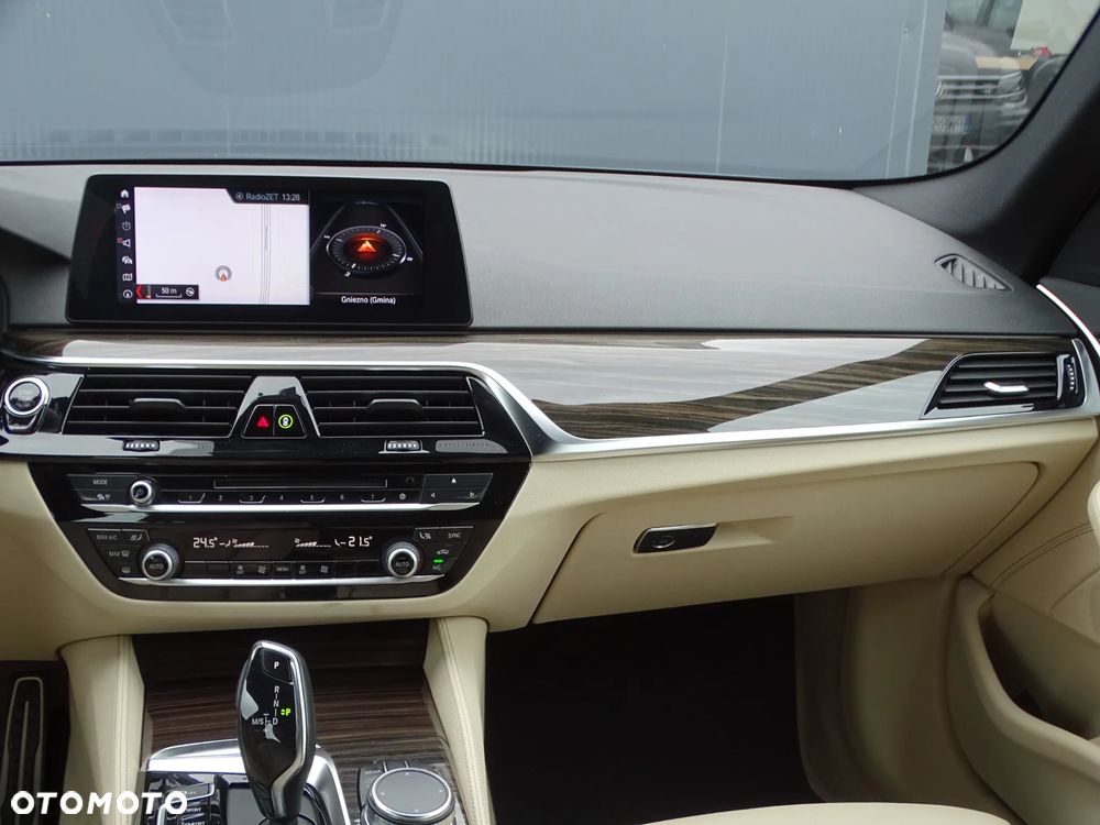 BMW Seria 5 530d xDrive M Sport sport - 11