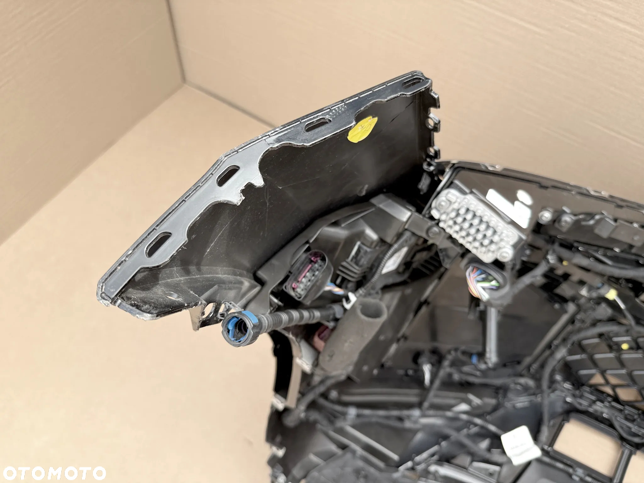Zderzak Przedni VW Touareg III 760 Lift R-Line BLACK, LED Full - 23