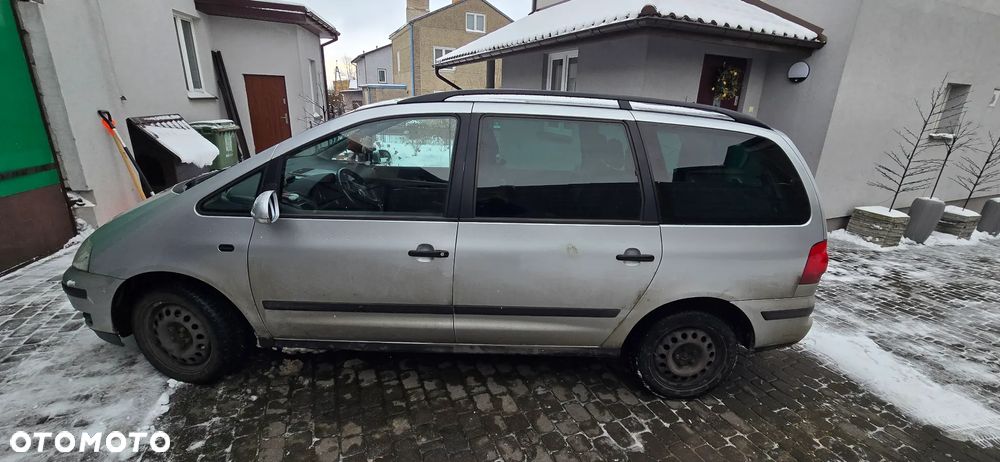 Volkswagen Sharan 2.0 TDI Basis - 2