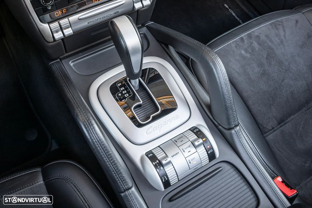 Porsche Cayenne Turbo S - 32