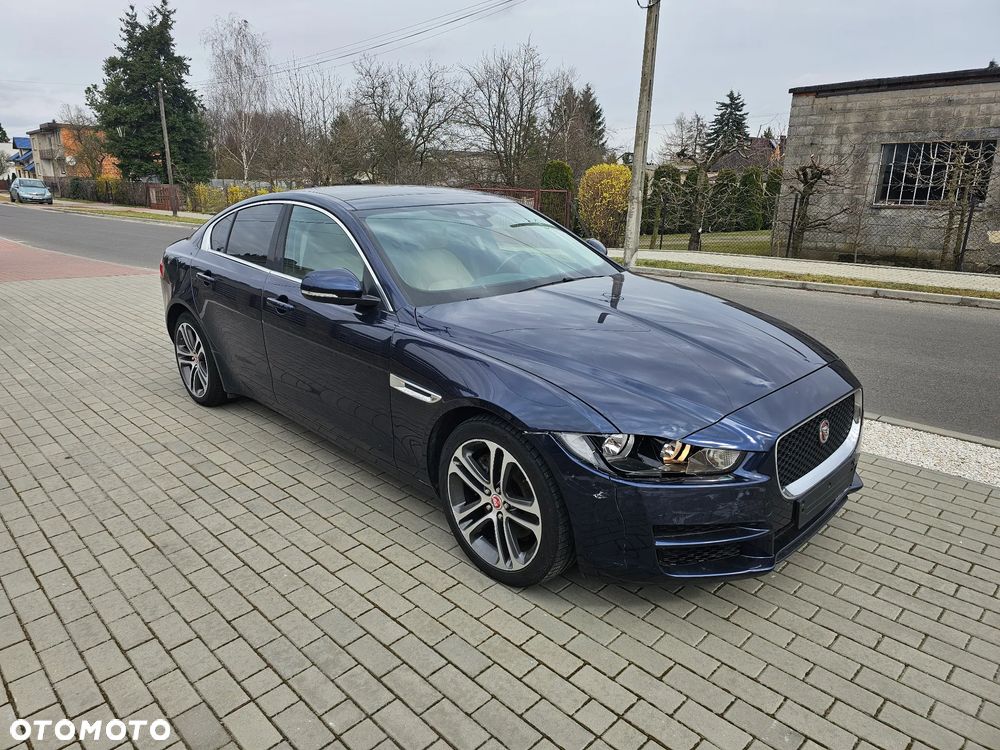 Jaguar XE 20d Prestige - 2