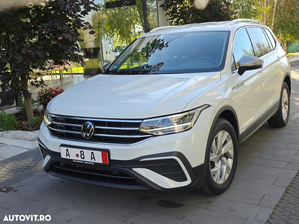 Volkswagen Tiguan - 1