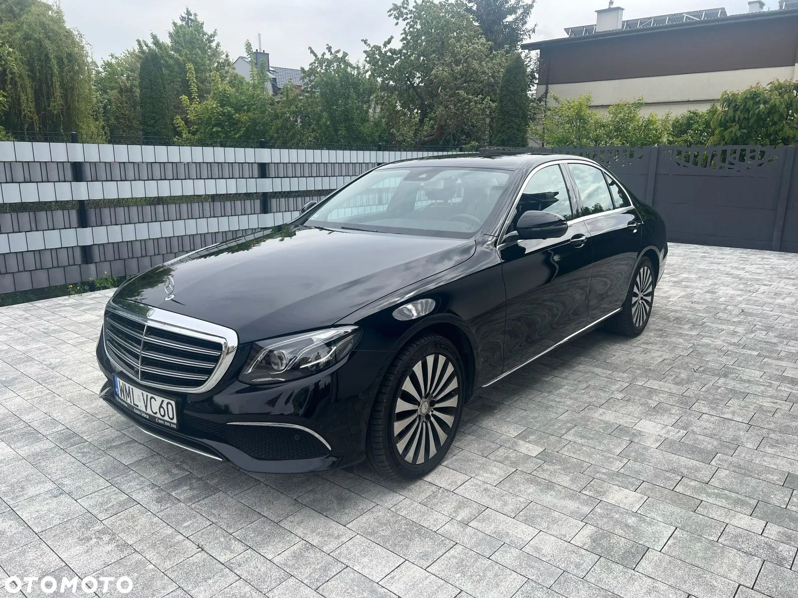 Mercedes-Benz Klasa E 220 d 4-Matic 9G-TRONIC - 2