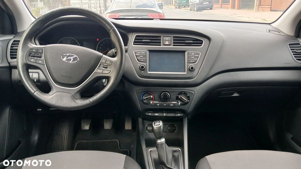 Hyundai i20 blue 1.2 Trend - 33