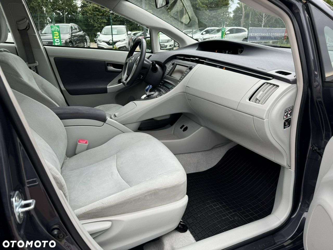 Toyota Prius 1.8 HSD Premium - 38