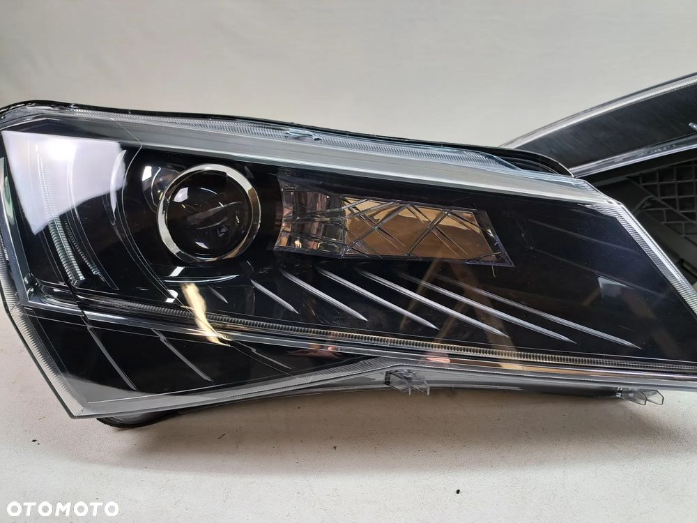 REFLEKTOR LAMPA PRZÓD LEWA PRAWA XENON SKODA SUPERB III - 7