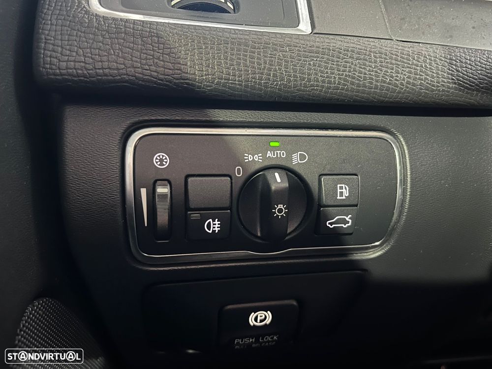 Volvo XC 60 2.0 D4 R-Design Geartronic - 32