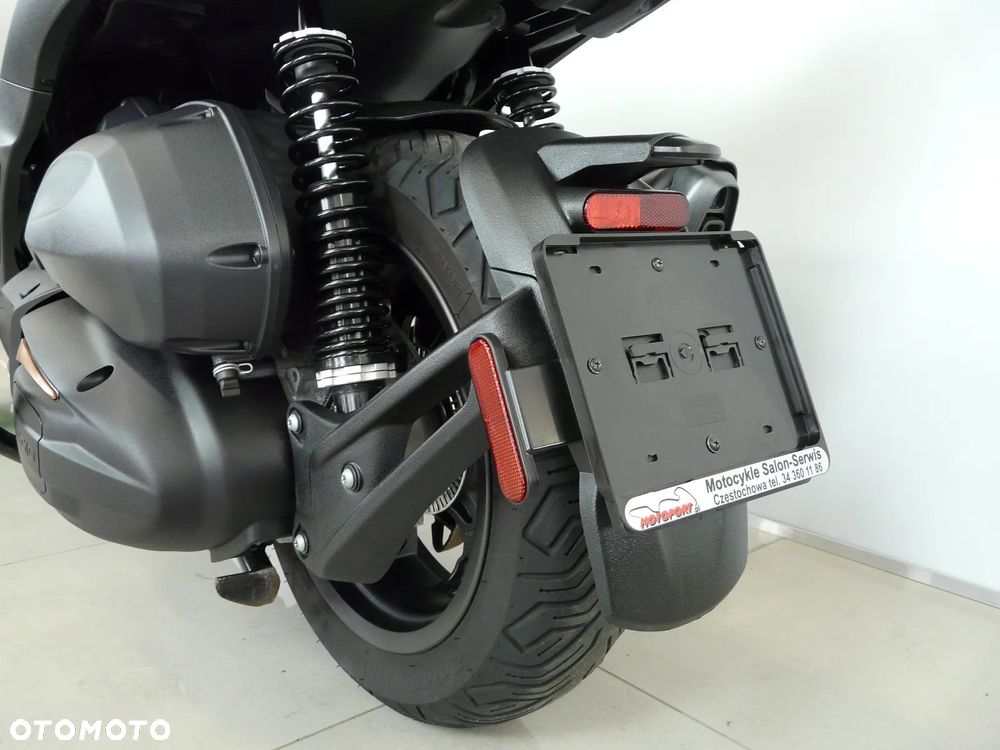 Piaggio MP-3 - 7