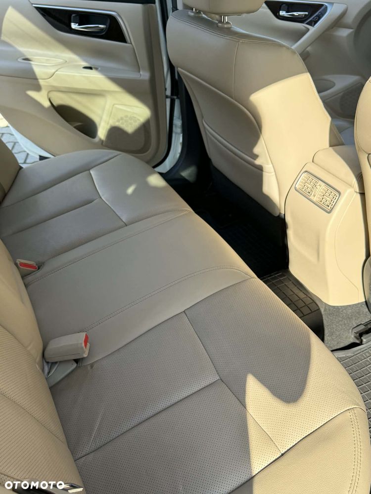 Nissan Altima - 27