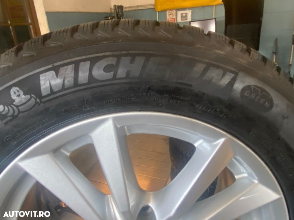 vand jante originale Bmw X5,X6 pe 18” cu anvelope de iarnă - 8