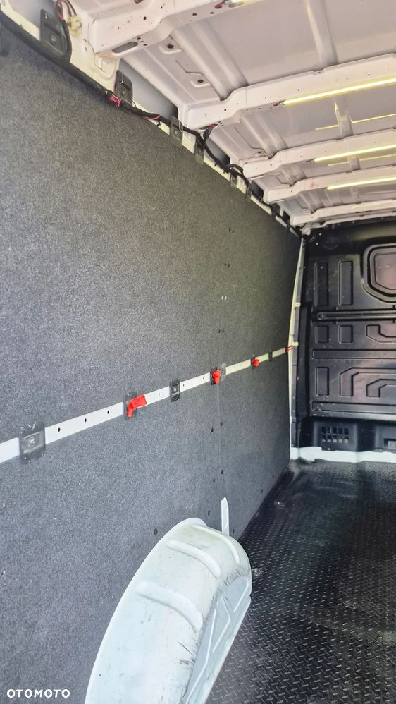 Volkswagen Crafter - 23