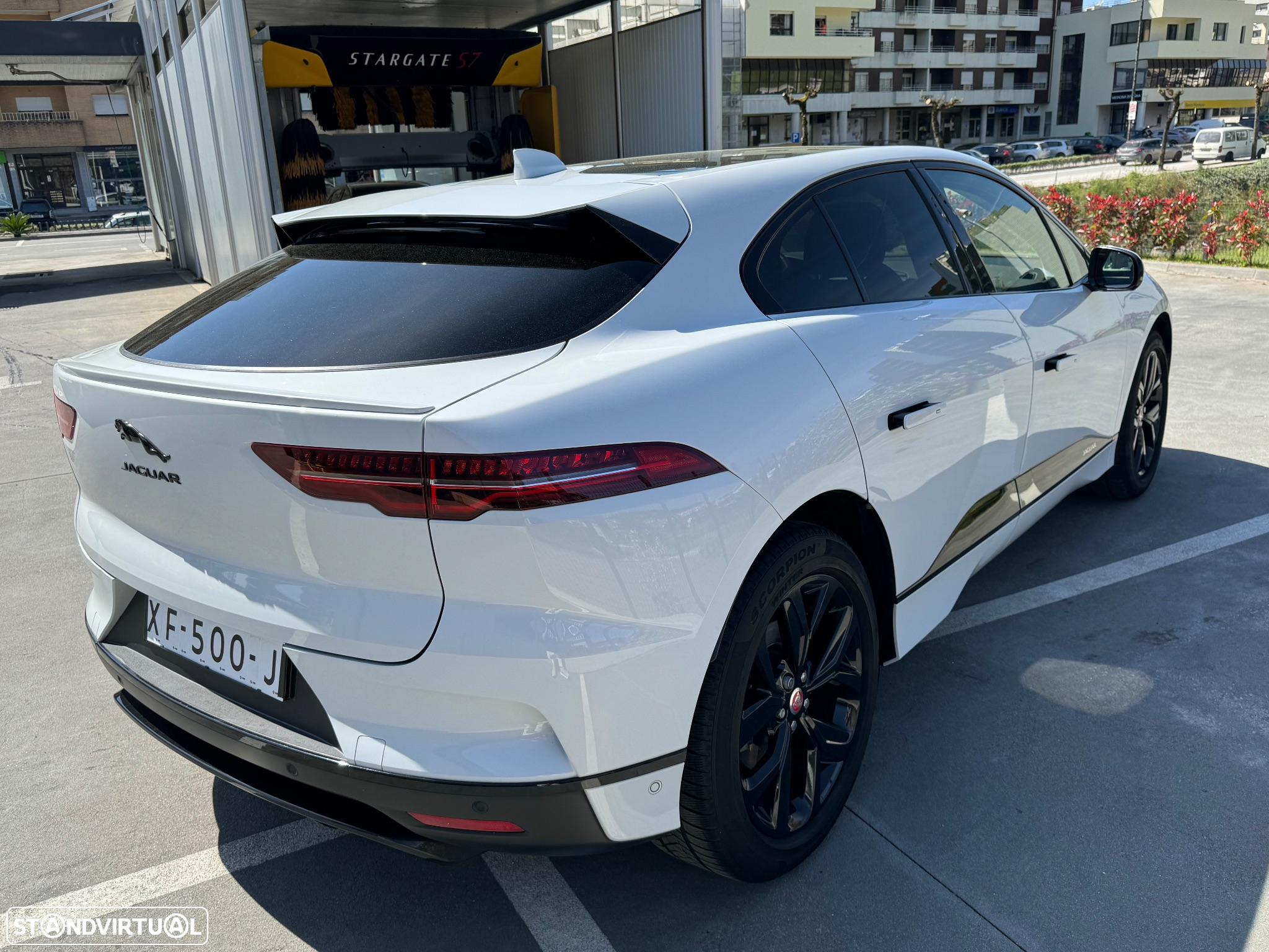 Jaguar I-Pace EV400 R-Dynamic HSE AWD - 4