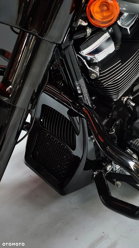 Harley-Davidson Touring Street Glide - 28