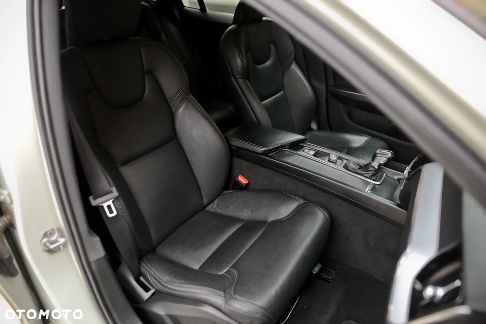 Volvo V60 Cross Country D4 AWD Geartronic Pro - 24