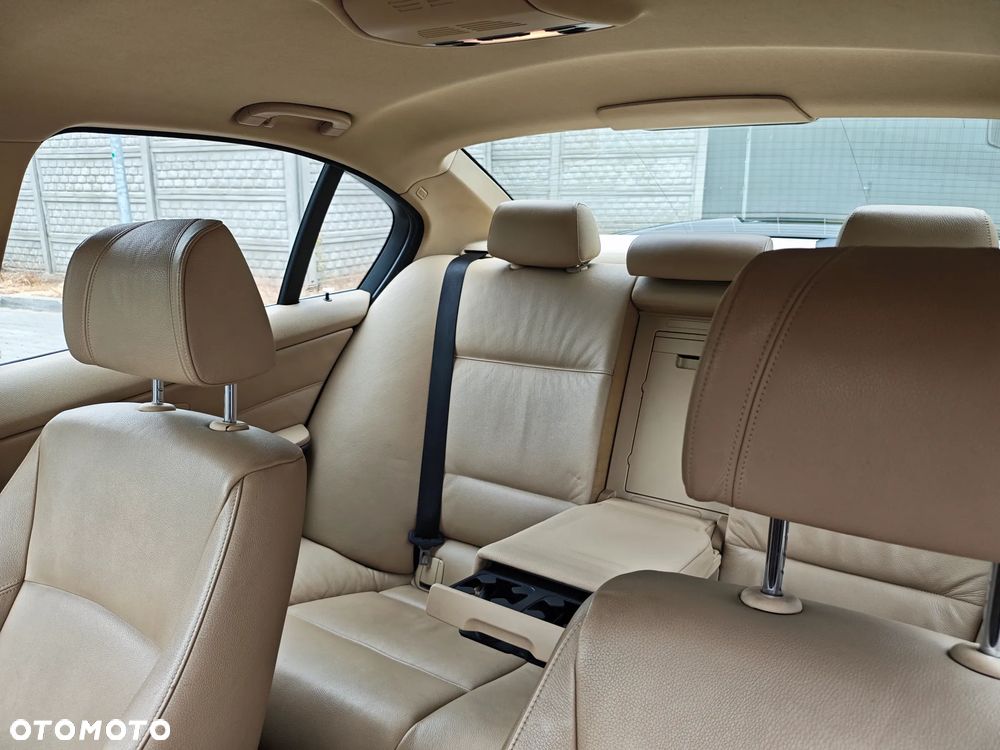 BMW Seria 3 325i - 12