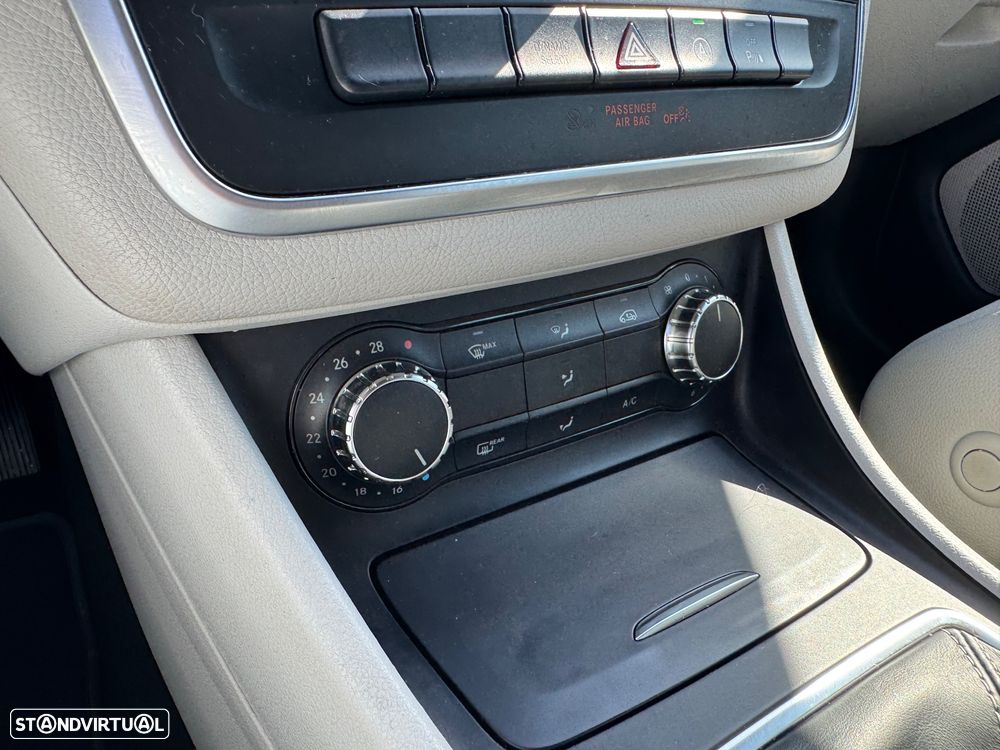 Mercedes-Benz GLA 180 d Urban - 23