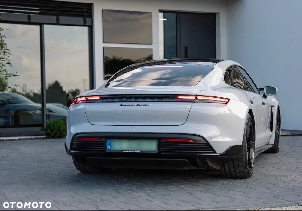 Porsche Taycan Turbo - 7