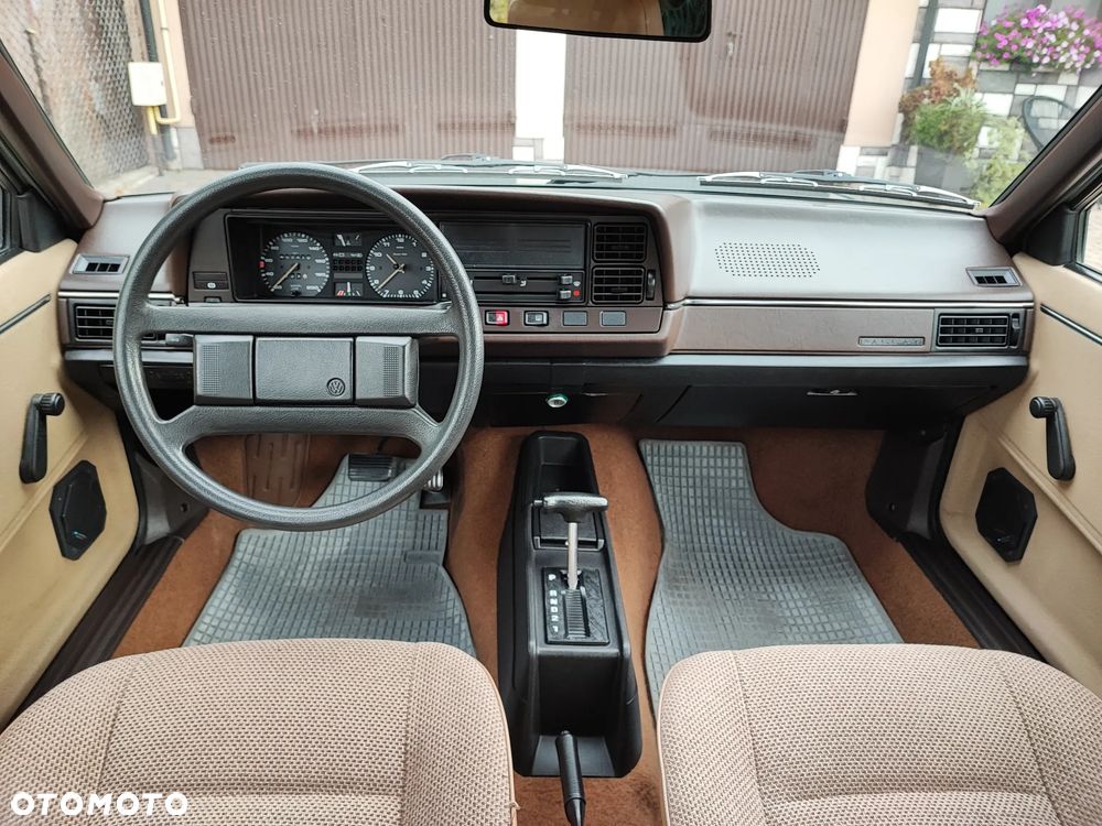 Volkswagen Passat 1.6 C - 24