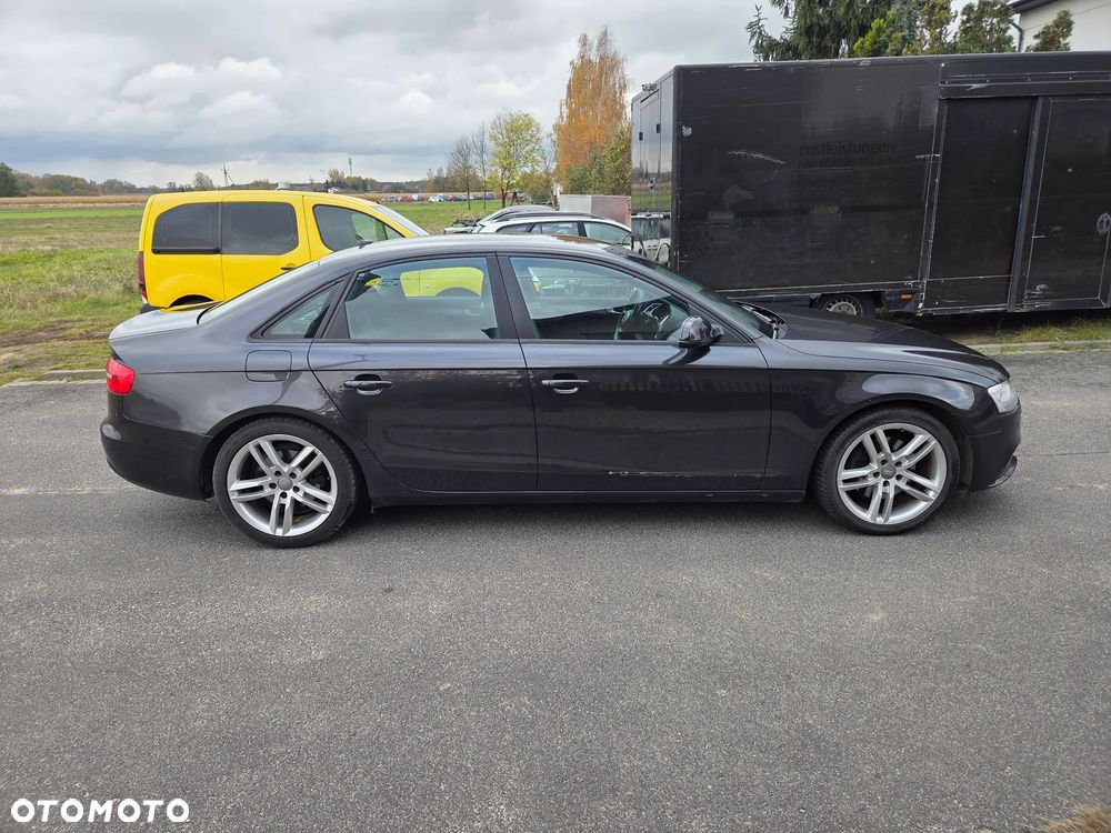 Audi A4 Limousine - 4