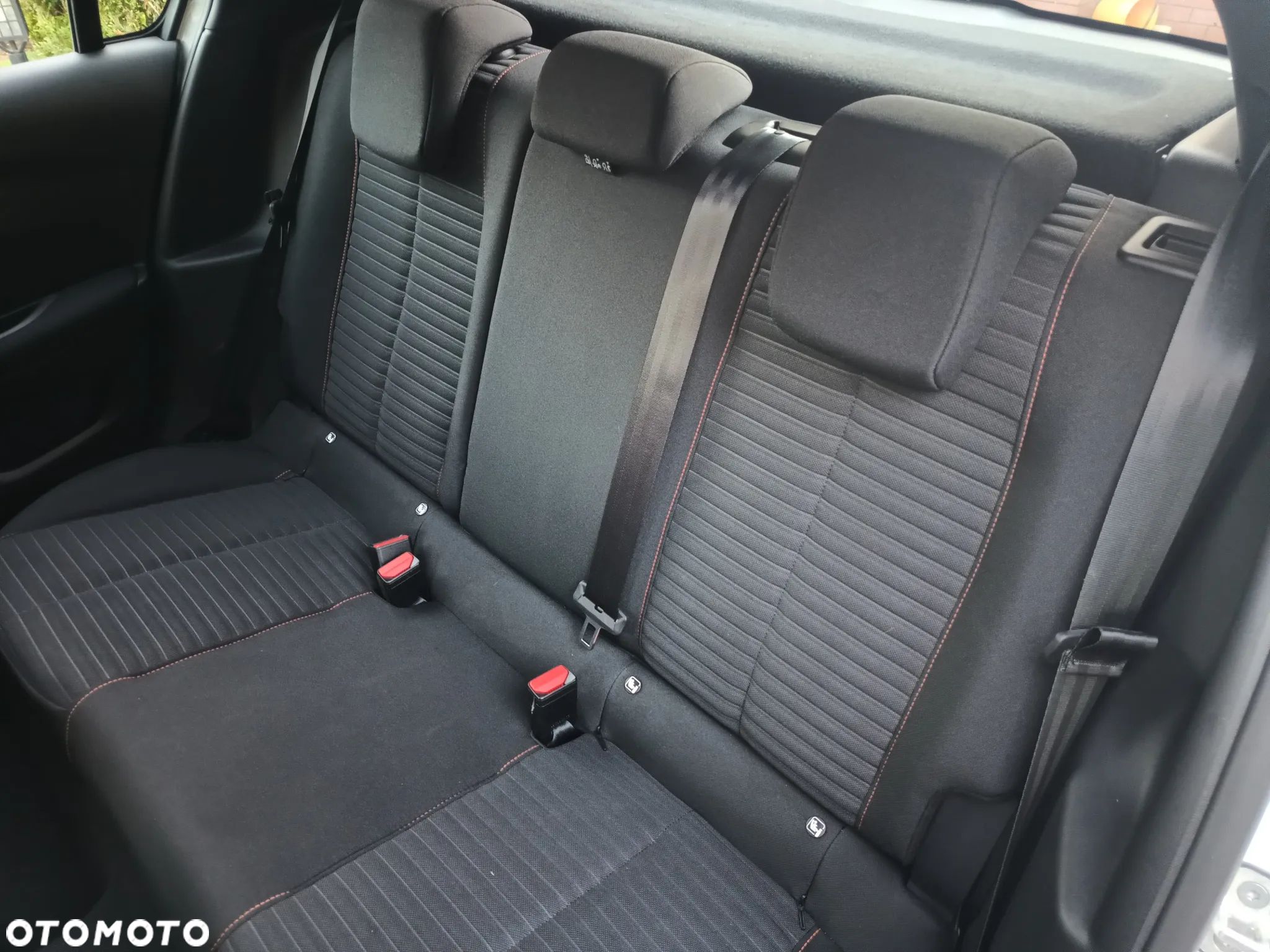 Peugeot 208 - 6