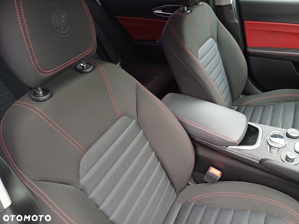 Alfa Romeo Giulia 2.0 Turbo Business - 11