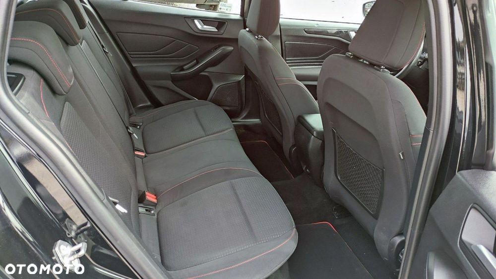 Ford Focus 1.5 EcoBlue Start-Stopp-System ST-LINE DESIGN - 24