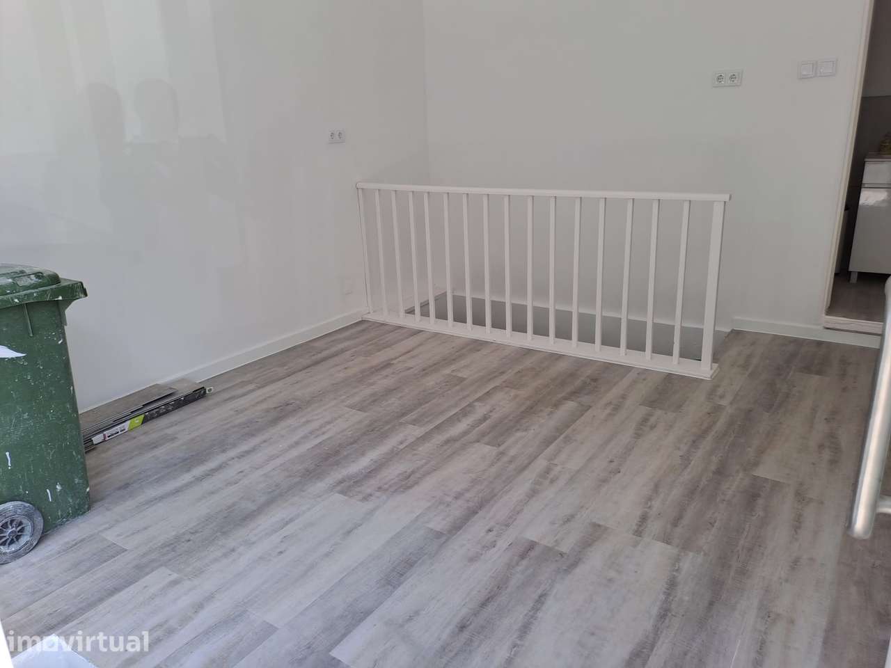 ARRENDAMENTO DE LOJA RENOVADA EM BENFICA - Grande imagem: 4/12