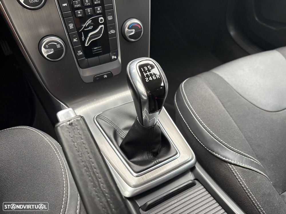 Volvo V40 2.0 D2 Momentum Eco - 35