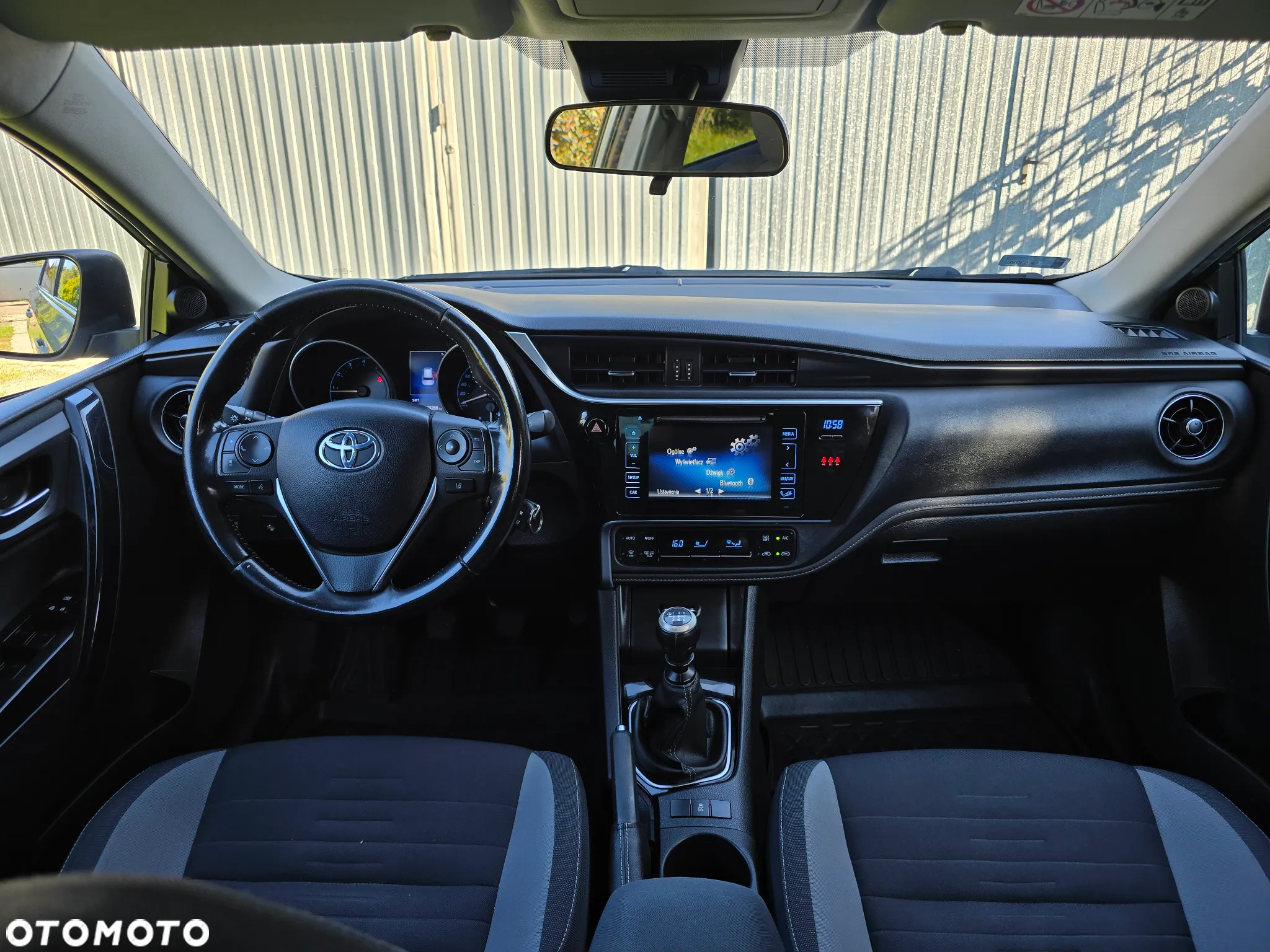 Toyota Auris 1.6 Premium - 25