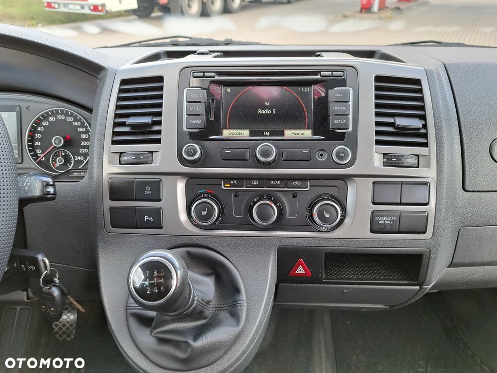 Volkswagen Multivan - 22