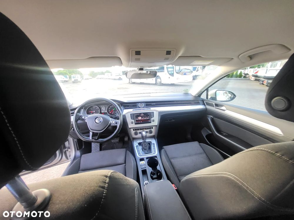 Volkswagen Passat 2.0 TDI SCR Trendline DSG - 9