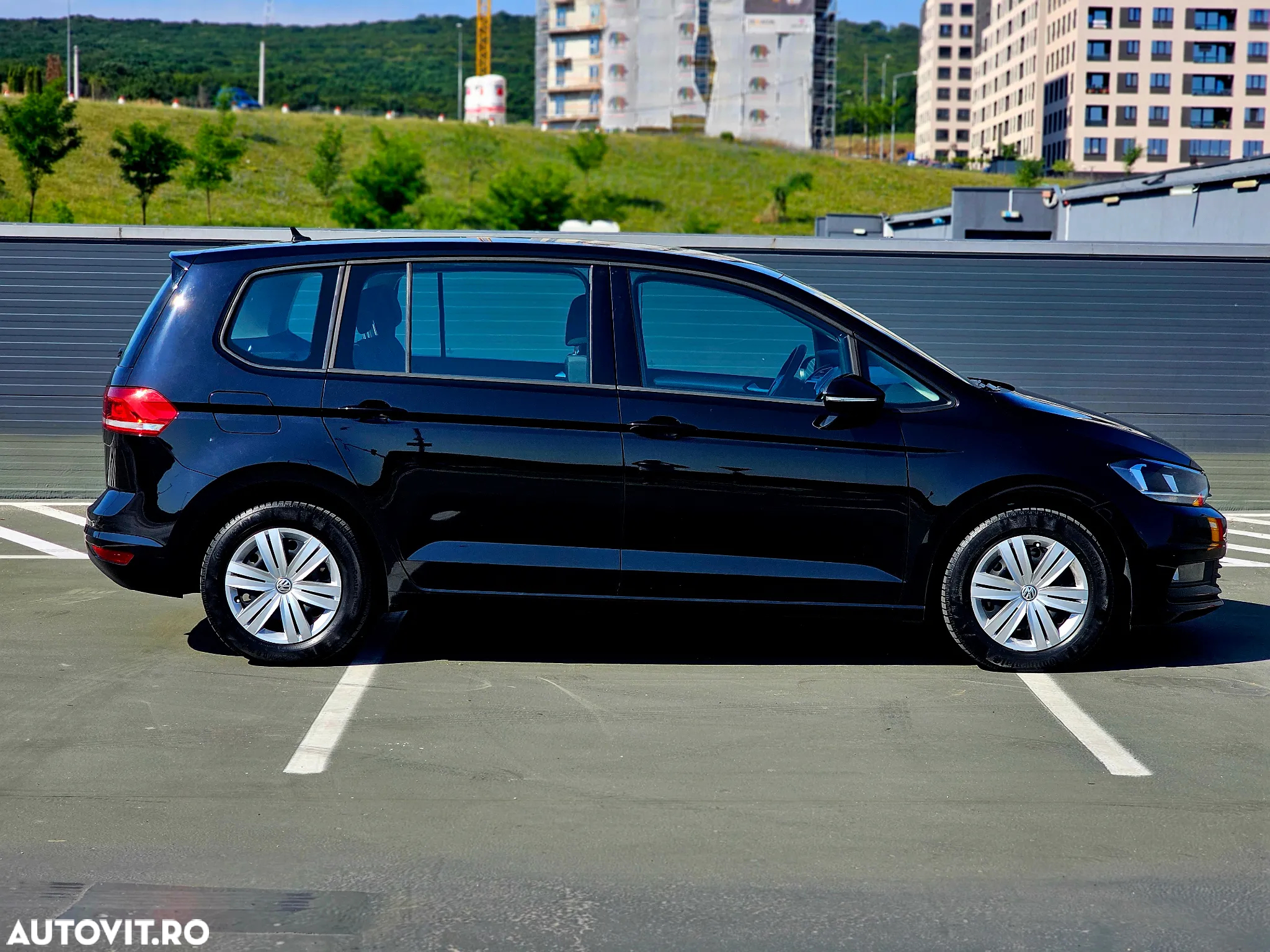 Volkswagen Touran 1.6 TDI DSG Comfortline - 4