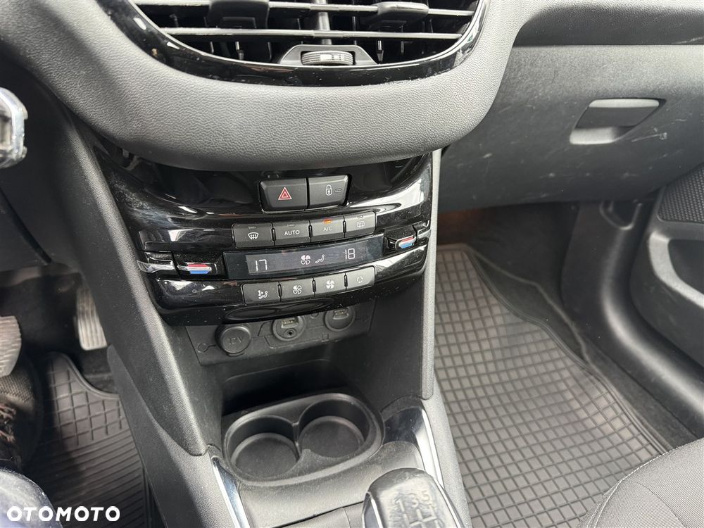Peugeot 208 - 27