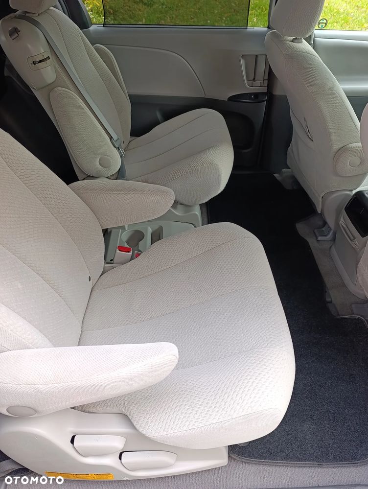 Toyota Sienna 3.5 V6 - 23