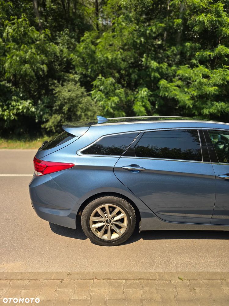 Hyundai i40 Kombi blue 1.6 Family+ - 15
