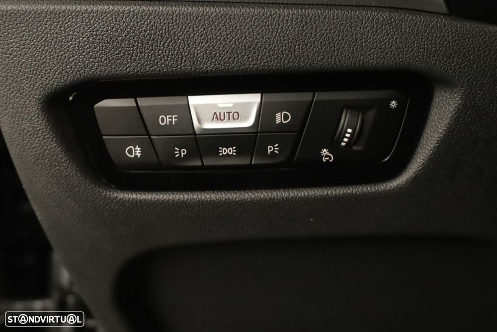 BMW 330 e Edição Desportiva M Auto - 20