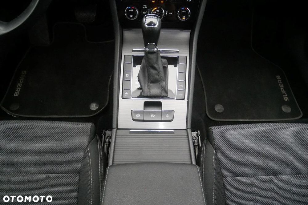 Skoda Superb 2.0 TSI Style DSG - 11