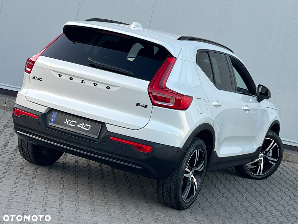 Volvo XC 40 B4 AWD Plus Dark - 6