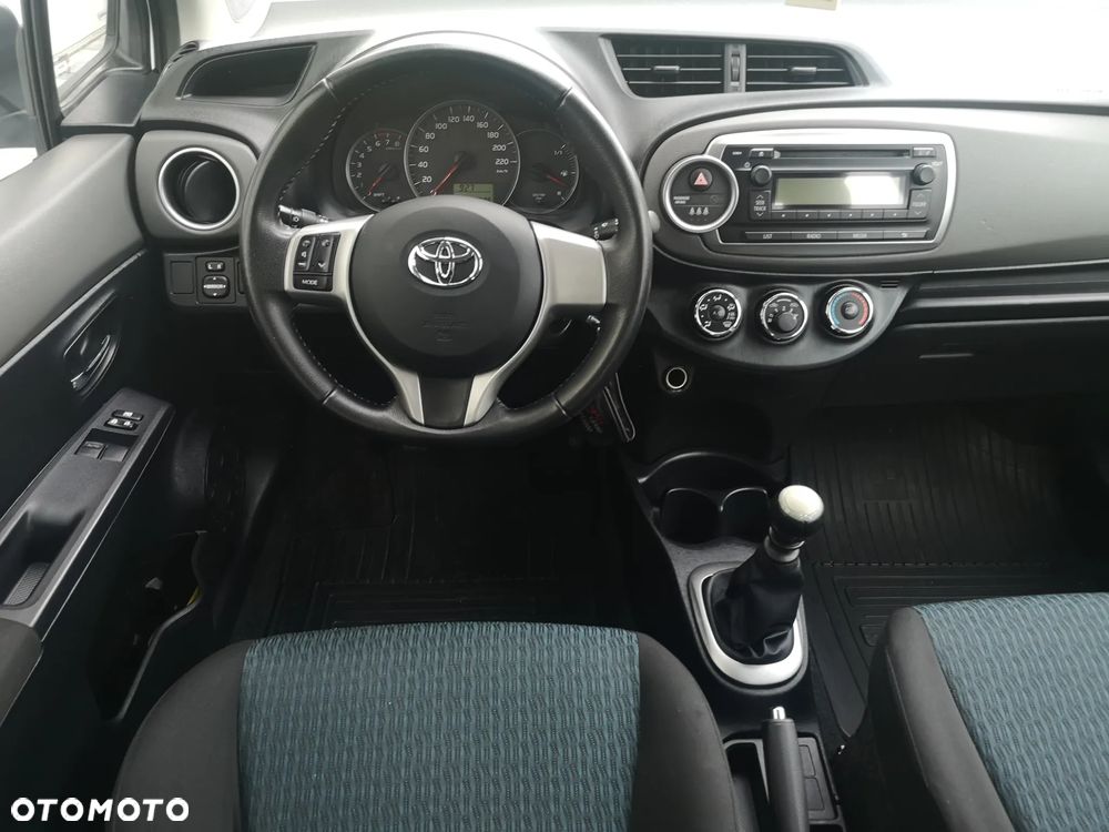 Toyota Yaris - 10