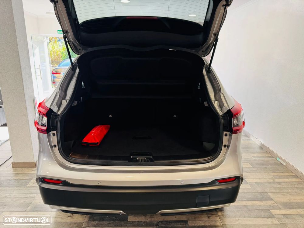 Nissan Qashqai 1.3 DIG-T N-Connecta LED+TT+SKY Xtronic - 25