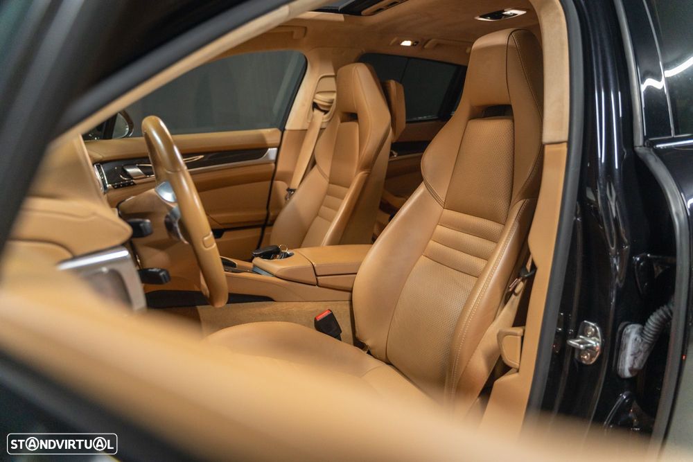 Porsche Panamera Turbo S PDK - 19