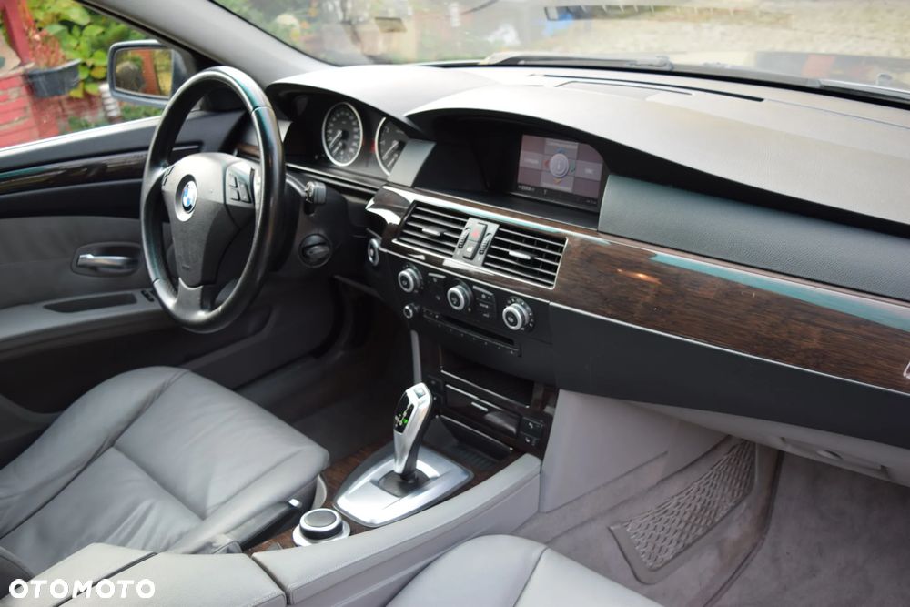 BMW Seria 5 523i Edition Sport - 10