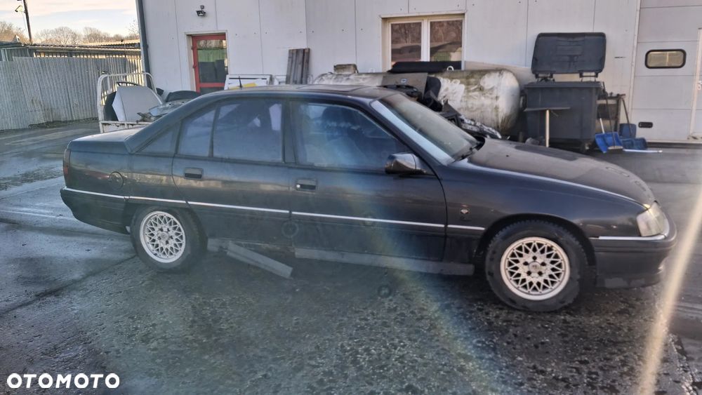 Na części Opel Omega A 2.6 12v DUAL RAM silnik C26NE skrzynia Maska Zderzak Drzwi Klapa Szyba Fotel Kanapa Lusterko Lampa Przód Tył Zestaw Komplet Błotnik Grill Atrapa Pas Boczki Kokpit Deska Rozdzielcza  Przełącznik Włącznik Sterownik Przewody Wiązka Instalacja Moduł Komputer Czujnik Listwa Pompa Alternator Wtryski Głowica Rozrusznik Kompresor Sprzęgło Dwumas  ABS Klimatyzacji Paliwa Wspomagania Kolektor Turbina Przepustnica Zawór Chłodnica Koło Hak Belka Sanki Zawieszenie Mcpherson Półoś Amortyzator Wydech Tłumik Zacisk Most - 8