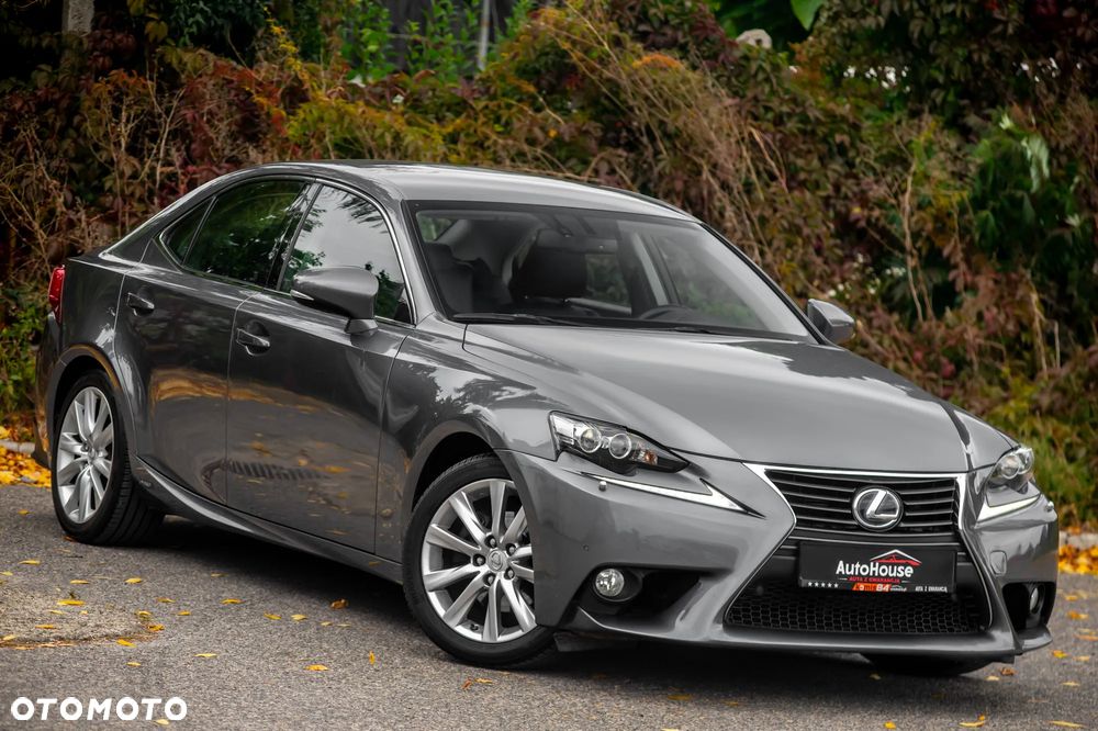 Lexus IS 300h Business Edition - 12