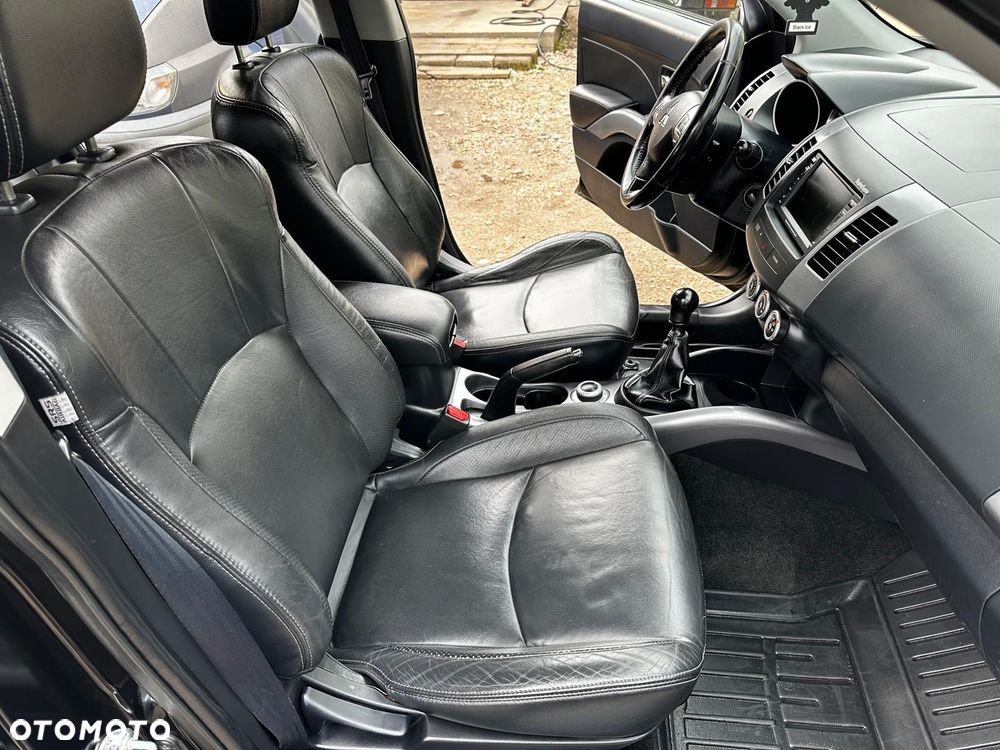 Mitsubishi Outlander 2.0 DID Instyle NAVI - 17