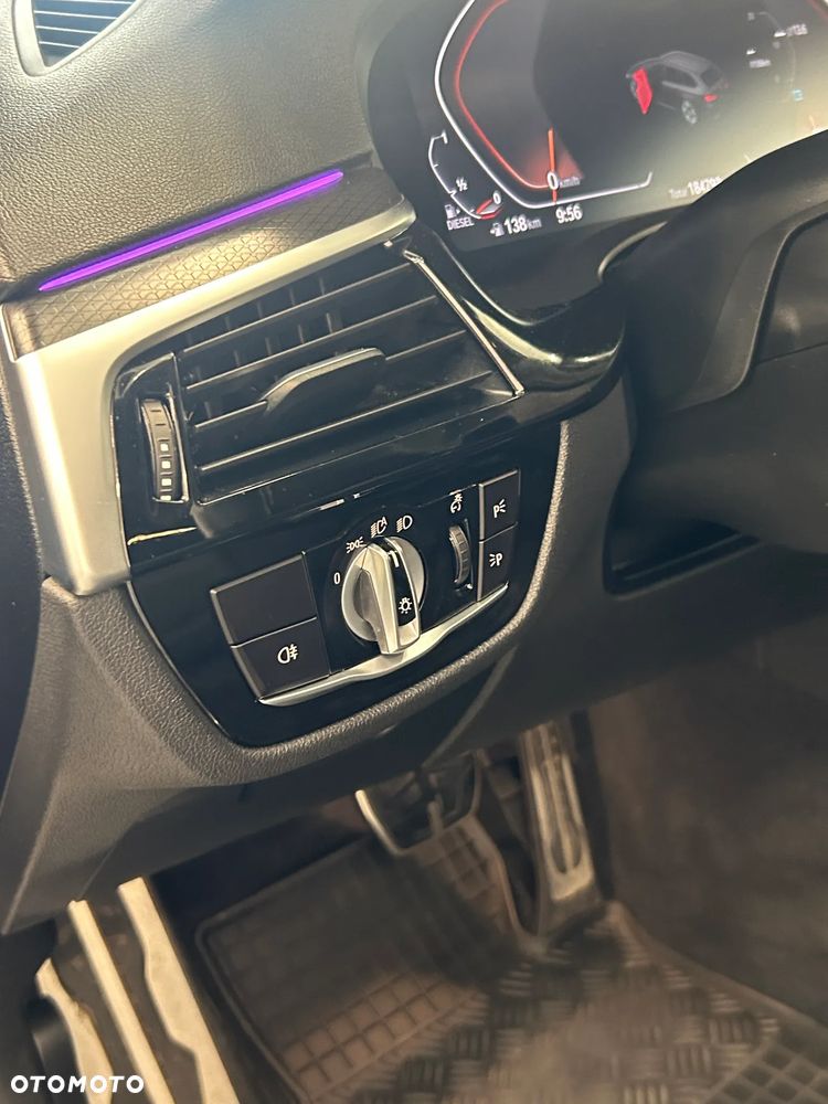 BMW Seria 5 520d M Sport - 35