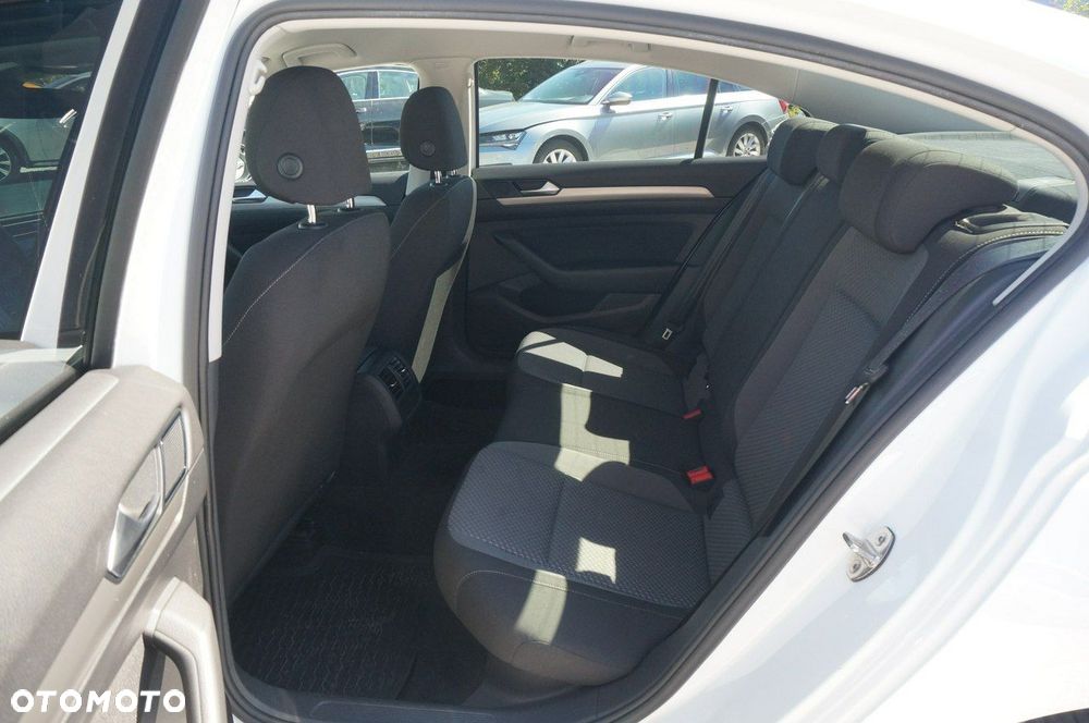 Volkswagen Passat 2.0 TDI EVO Essence DSG - 25