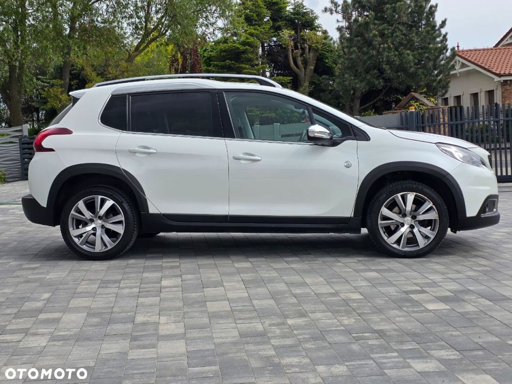 Peugeot 2008 - 8